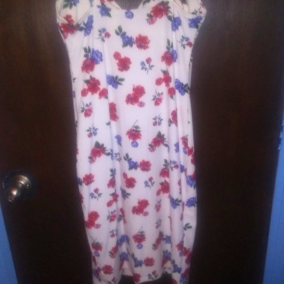 No Boundaries, medium, Form fitted dress - Picture 2 of 5